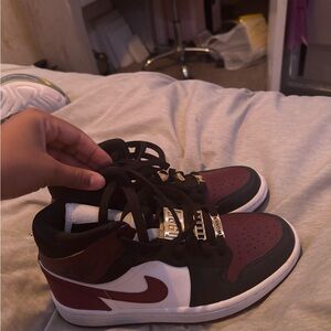 Jordan 1’s Mid SE Black Dark Beetroot